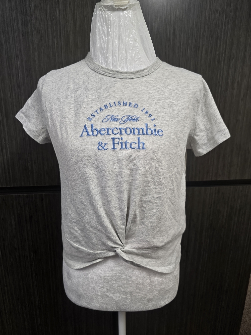 Abercrombie Kids Gray Front Twist Logo Tee Size 13/14 Large Youth